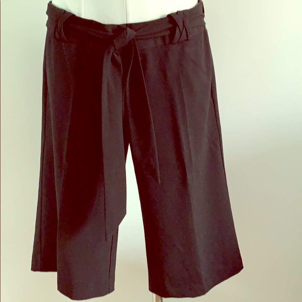 Blk capris